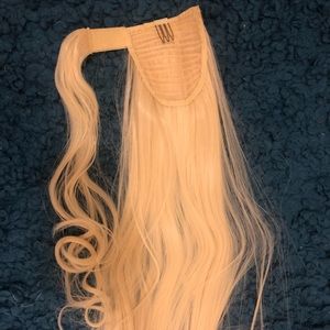 Blonde ponytail hair extension